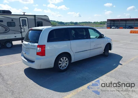 2015 Chrysler Town & Country Touring from USA, damaged, VIN 2C4RC1BG1FR697899